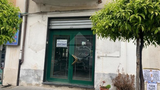 Foto Negozio in VIA ALCIDE DE GASPERI, Agropoli di 76 m² in vendita