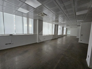 Foto Negozio in Via Guglielmo Marconi, Perugia di 403 m² in affitto
