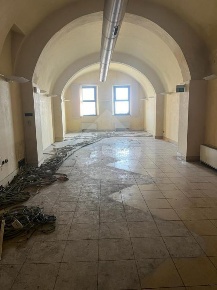 Foto Negozio in VIA MONTANINI, Siena di 400 m² con 8 locali in affitto