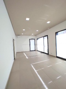 Foto Negozio in Via Piave, Rovigo di 47 m² con 2 locali in affitto