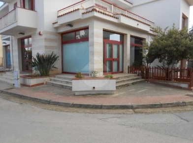 Foto Negozio in Via G:B Ferrigno, Castelvetrano Centro di 350 m² in affitto
