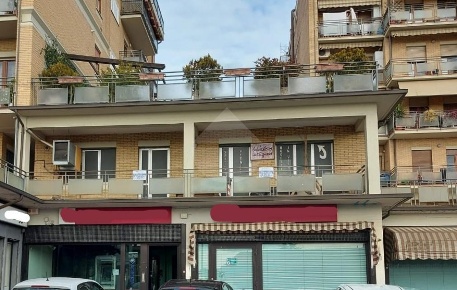 Foto Laboratorio in Via Lenin, Corciano di 250 m² con 2 locali in vendita