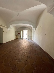 Foto Negozio in Corso Vittoria Colonna, Marino di 210 m² con 3 locali