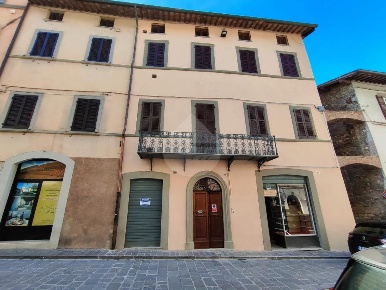 Foto Negozio in Corso Garibaldi, Gubbio Centro di 20 m² in affitto