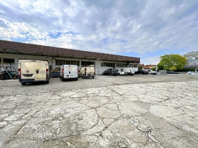 Foto Laboratorio in via Magro, Badia Polesine di 1500 m² con 4 locali