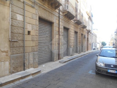 Foto Negozio in Via Guglielmo Marconi, Castelvetrano Centro di 220 m²