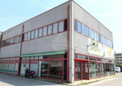 Foto Negozio in viale del lavoro, Rovigo Borsea, Santa Rita di 617 m²