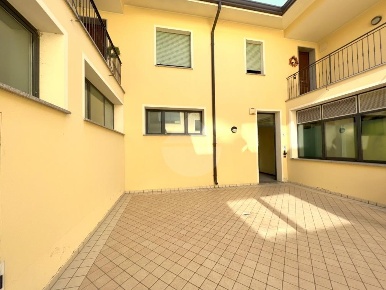 Foto Ufficio in Via Roma, Boara Pisani di 70 m² con 4 locali in vendita