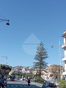 Foto Negozio in Tommaso Cannizzaro, Messina di 45 m² con 3 locali