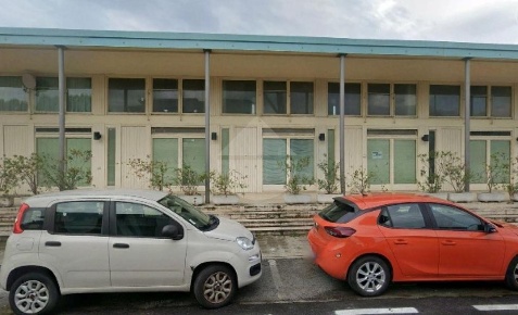 Foto Ufficio in Via Trieste, Camaiore di 100 m² con 3 locali in vendita