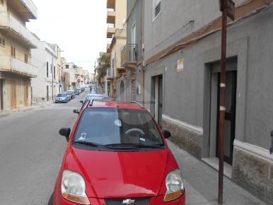 Foto Negozio in Via Domenico ScinÃ, Castelvetrano Centro di 30 m²