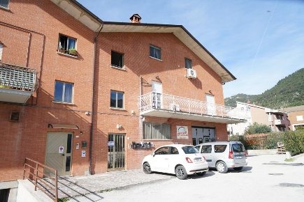 Foto Ufficio in Via Benedetto Croce, Gubbio Centro di 100 m² con 4 locali