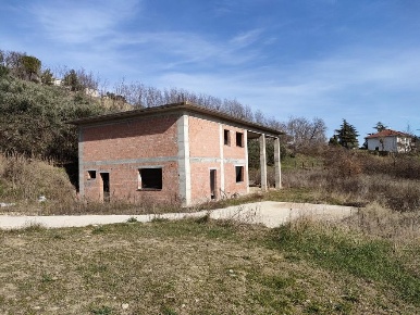 Foto Laboratorio in Villa schiavoni di Nepezzano, Teramo di 200 m²