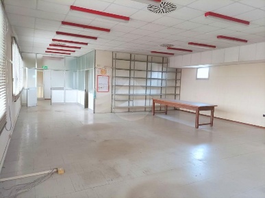 Foto Laboratorio in Via Ugo la Malfa, Lendinara di 358 m² con 6 locali