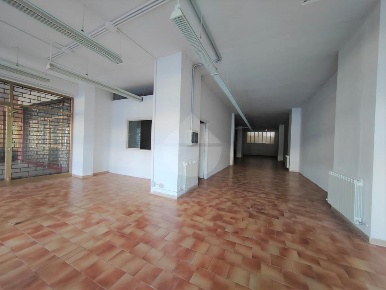 Foto Negozio in via Armando Diaz, Perugia Madonna Alta - Prepo di 200 m²