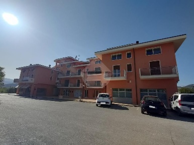 Foto Negozio in VIA FIORETTA, L'Aquila Paganica - Tempera di 60 m²