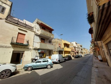 Foto Negozio in Via Pietro Luna, Castelvetrano Centro di 60 m² con 3 locali