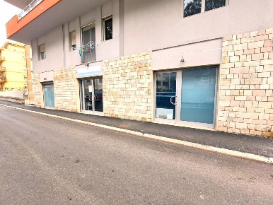Foto Negozio in via Mezzanotte, Pescara Porta Nuova di 190 m² in vendita