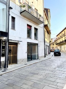 Foto Ufficio in Via Vincenzo Padula, Acri Centro di 76 m² con 2 locali