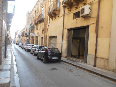 Foto Negozio in Via Giuseppe Garibaldi, Castelvetrano Centro di 120 m²