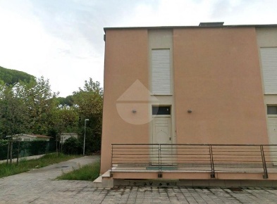 Foto Ufficio in Via dei Girasoli, Camaiore Lido di Camaiore di 118 m²