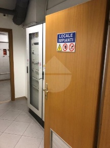 Foto Negozio in viale cavour, Siena di 500 m² con 3 locali in affitto