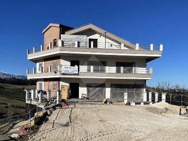 Foto Negozio in via Fonte Barile, Castel Frentano Centro di 220 m²