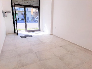 Foto Negozio in viale Marconi, Pescara Porta Nuova di 48 m² con 2 locali