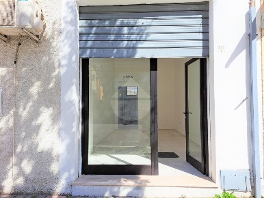 Foto Negozio in viale Marconi, Pescara Porta Nuova di 48 m² con 2 locali