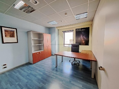 Foto Ufficio in via salara, San Giovanni Teatino di 300 m² con 11 locali