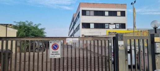 Foto Ufficio in Via dei castelli romani, Pomezia di 50 m² con 2 locali