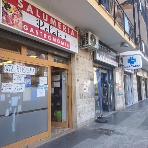 Foto Negozio in Via Piemonte, Bari San Paolo di 37 m² con 1 locali
