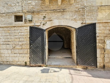 Foto Negozio in Via Napoleone, Palo del Colle di 100 m² con 3 locali