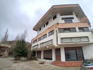 Foto Negozio in Contrada Motta, Castrolibero di 217 m² con 2 locali
