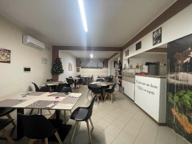 Foto Negozio in Via delle Filande, Acri Centro di 101 m² con 1 locali