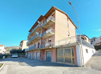 Foto Laboratorio in via Camillo Benso Cavour, Corciano di 100 m² in vendita
