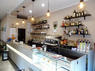 Foto Negozio in via dell'aquila reale, Roma di 83 m² in vendita