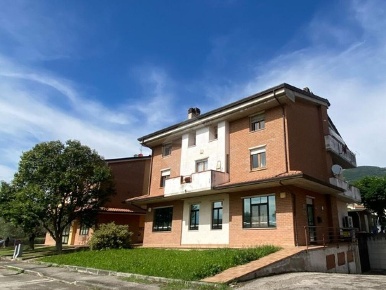 Foto Ufficio in via del Sacro tugurio, Assisi di 130 m² con 7 locali