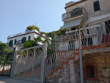 Foto Villa a schiera in PIAZZA MONTE D'ARGENTO, Minturno di 170 m²