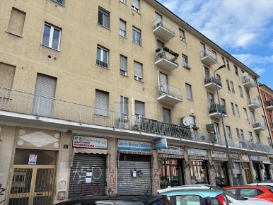 Foto Negozio in Via Biella, Milano Famagosta di 40 m² con 2 locali
