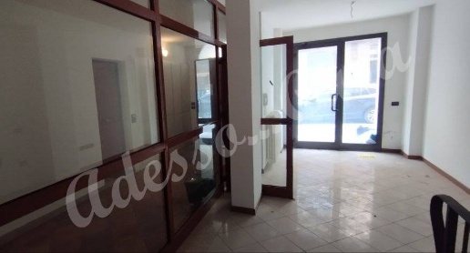 Foto Negozio in -, Meldola Centro di 39 m² con 2 locali in vendita