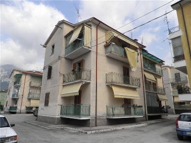 Foto Appartamento in -, Sulmona Centro di 70 m² con 5 locali in vendita