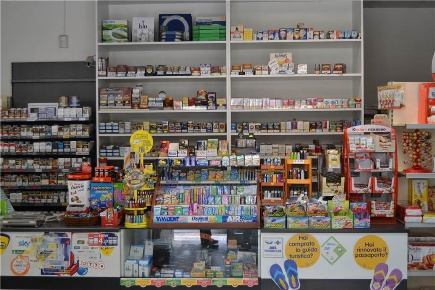 Foto Negozio in Via Nazionale, Rometta Rometta Marea di 80 m² con 2 locali