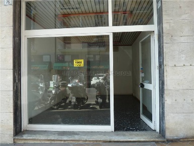 Foto Negozio in Via Agosti 67, Sanremo Borgo di 42 m² con 2 locali