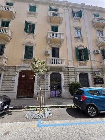 Foto Locale commerciale in Via Maddalena 106, Messina di 30 m² con 2 locali