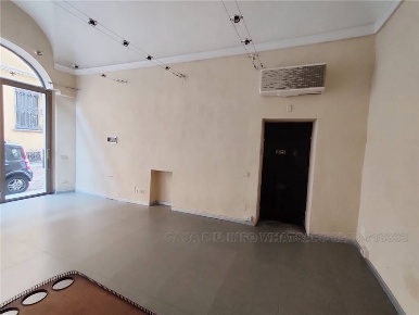 Foto Negozio in -, Piacenza Centro Storico di 70 m² con 2 locali in affitto