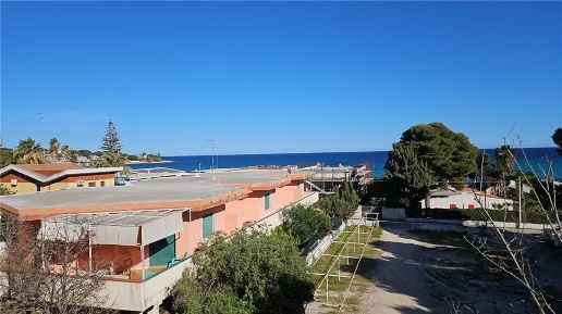 Foto Attività commerciale in V.le Viale Dei Lidi 460, Siracusa di 1218 m²