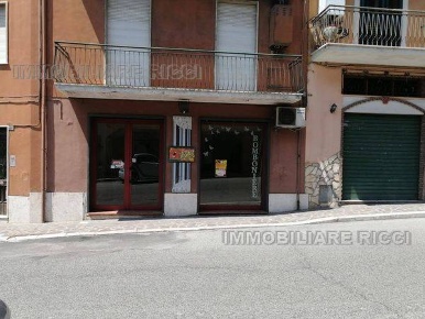Foto Attività commerciale in -, Pontecorvo Centro di 97 m² con 2 locali