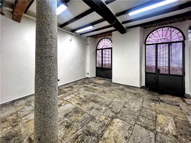 Foto Negozio in V.lo Del Mulino 3, Verbania Intra Centro Storico di 40 m²