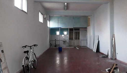 Foto Negozio in -, Oristano Centro di 100 m² con 3 locali in vendita
